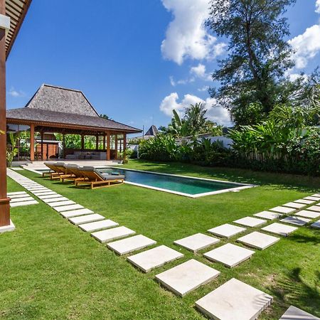 Alea Estate Villa เกอโรโบกัน ภายนอก รูปภาพ